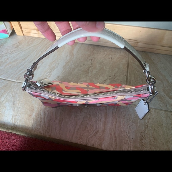 Coach purse - Picture 4 of 5